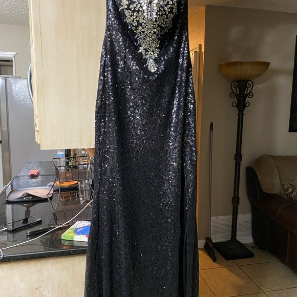 Dresses & Skirts - Beautiful long dress with slit